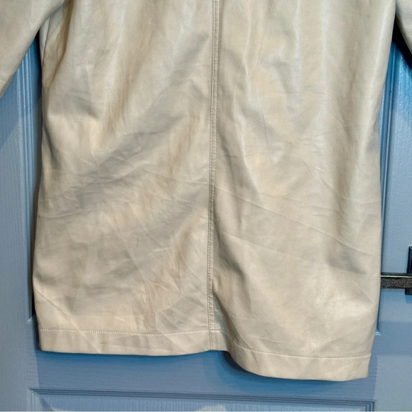 7 For All Mankind Button Up Shirt Size Medium Cream Faux Leather Oversized READ - Picture 8 of 12